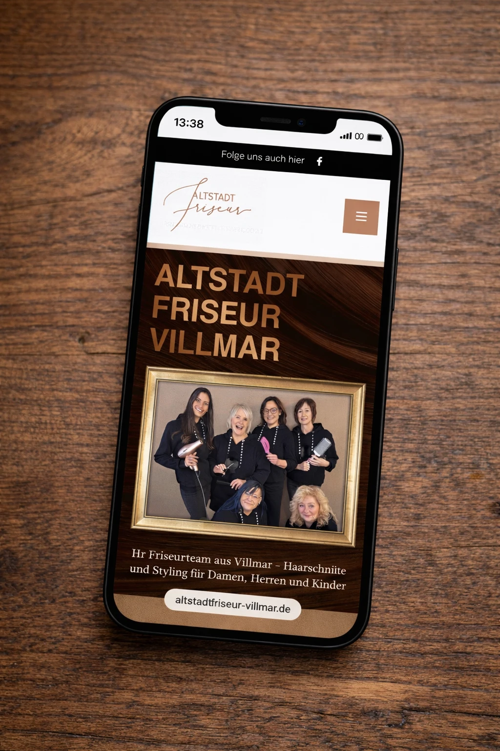 Bild Webseite Altstadtfriseur in Smartphone